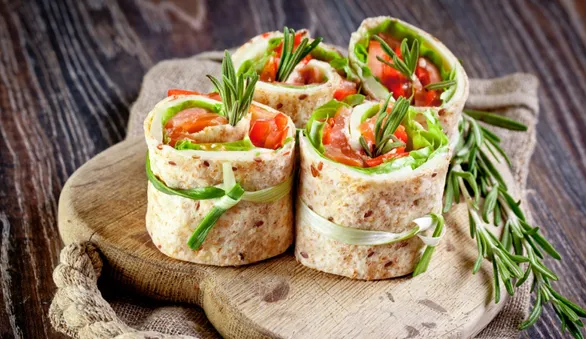 6 очень вкусных рулетов из лаваша с красной рыбой