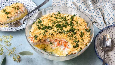 Салат «Мимоза» с копченой курицей