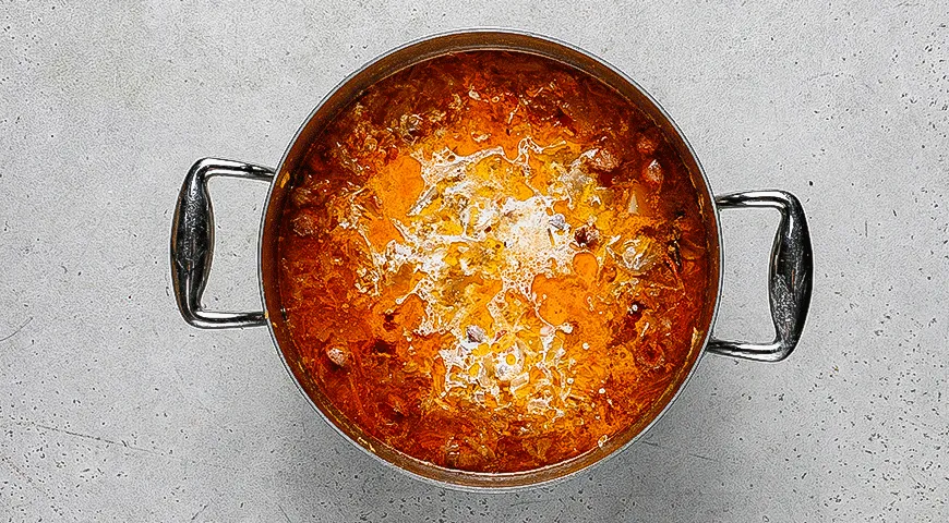 Картофельный суп с квашеной капустой и колбасками