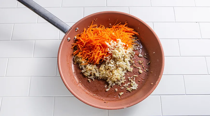 Печеночные оладьи с морковью и луком