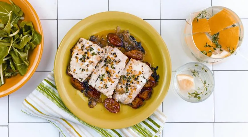 Хек с помидорами и фенхелем