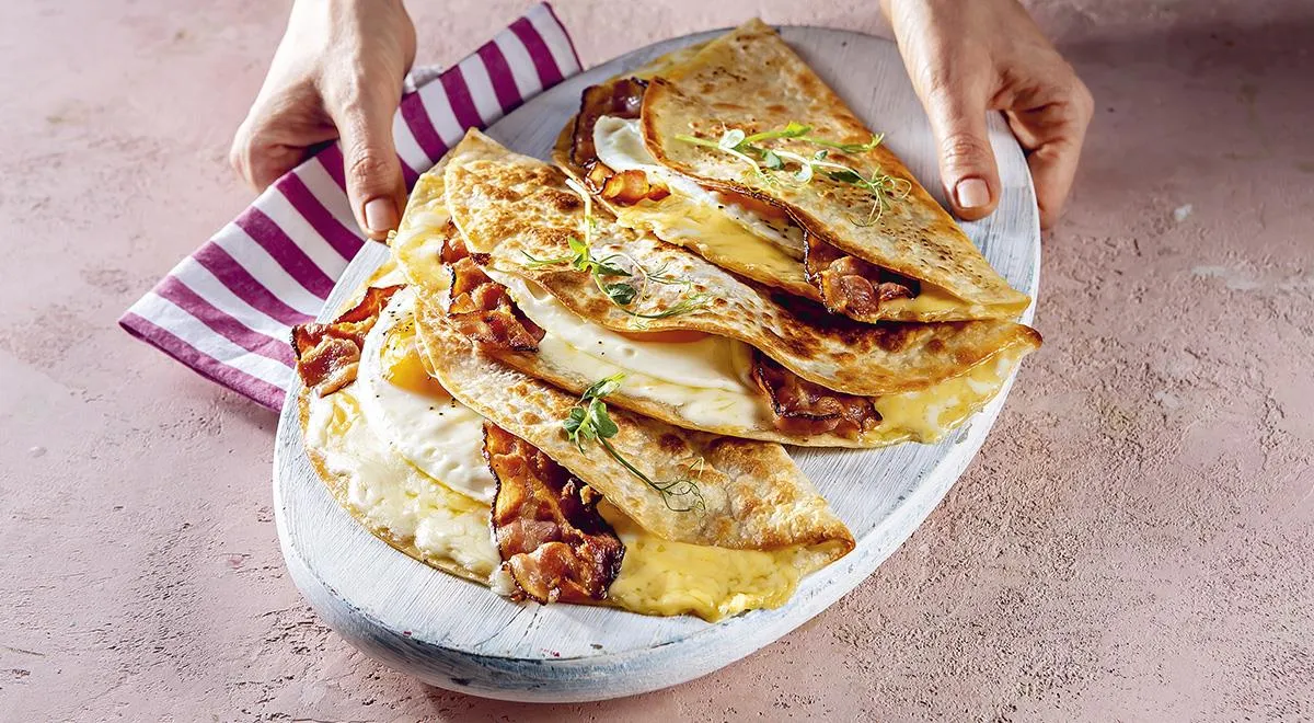 Рецепт кесадильи с сыром и беконом