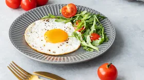 Как равномерно прожарить яичницу — шефы с этим разобрались