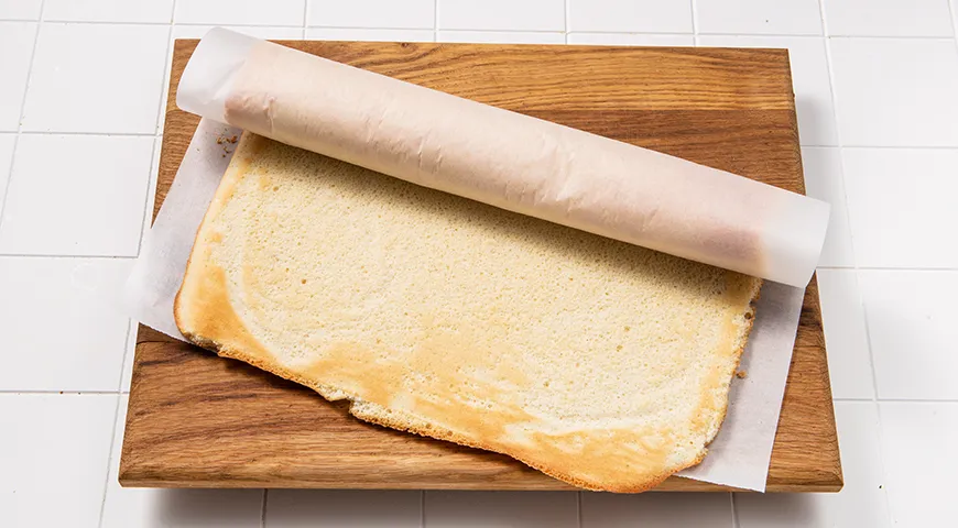 Бисквитный рулет с повидлом