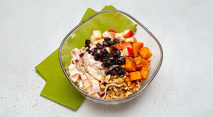 Салат с бататом и индейкой