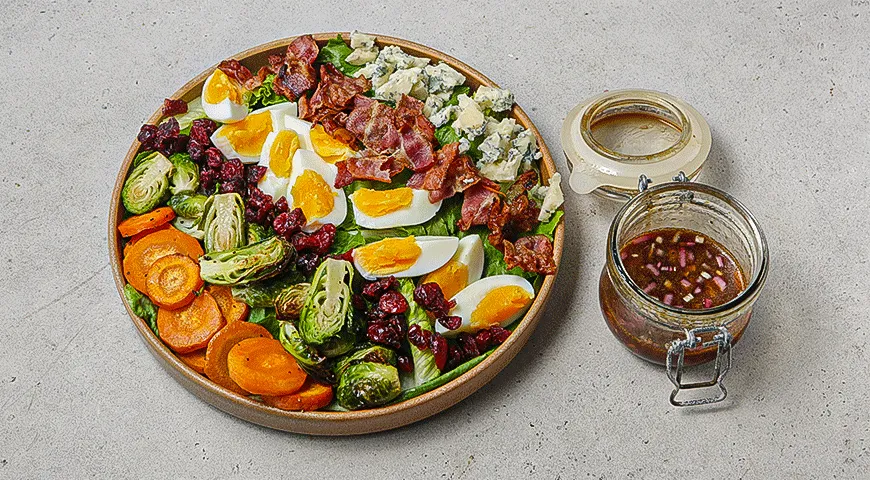 Салат из осенних овощей с беконом