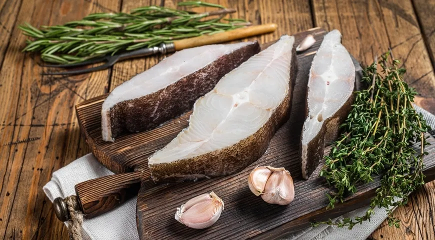 Атлантический белокорый палтус славится своими крупными размерами, массивной тушей и белоснежной мякотью с выраженной хлопьевидной структурой