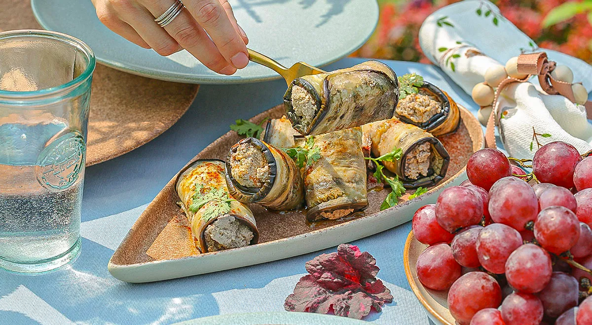 Рулетики из баклажанов с грецкими орехами