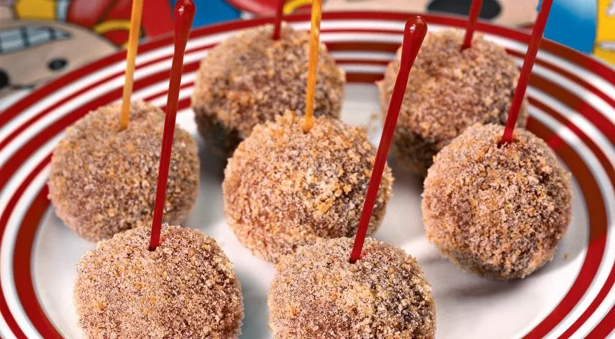 Пирожное «Картошка» из печенья с орехами