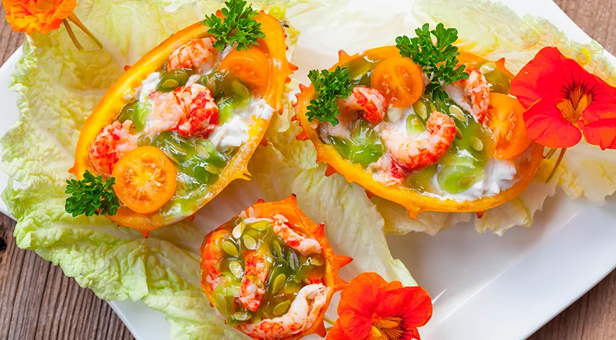 Салат с креветками и кивано