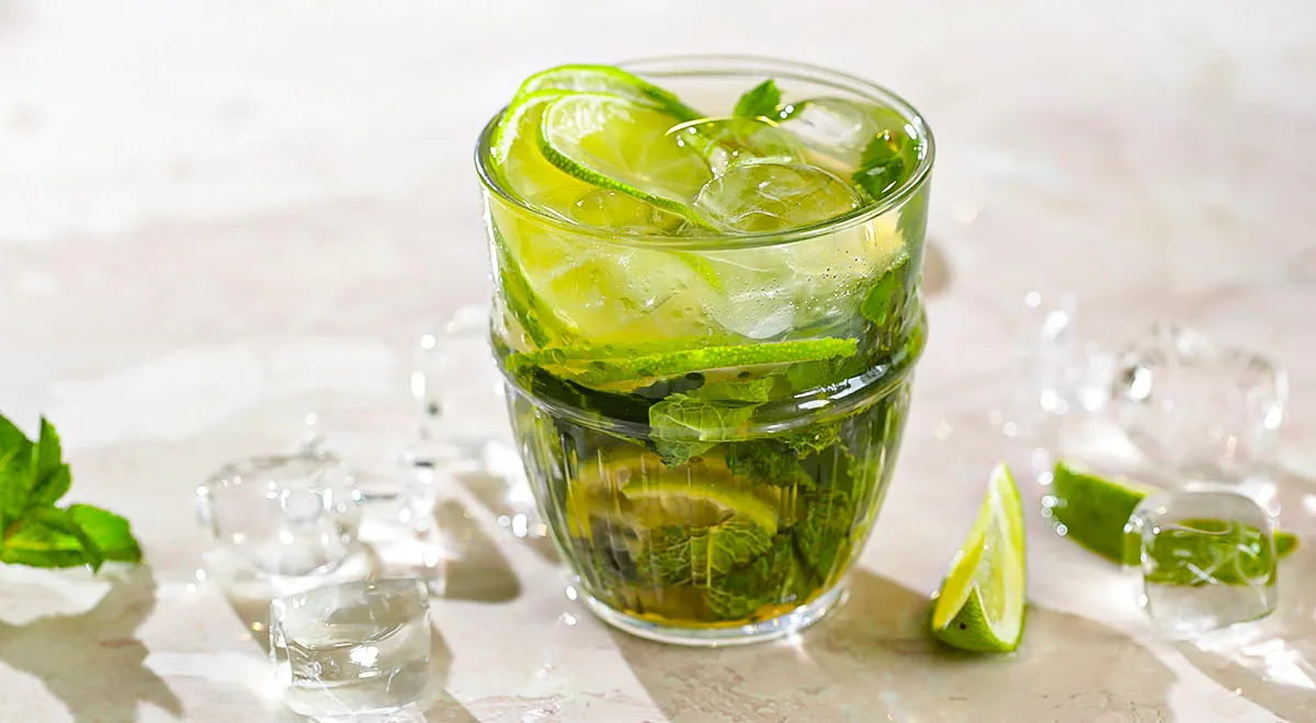 Безалкогольный мохито на зеленом чае