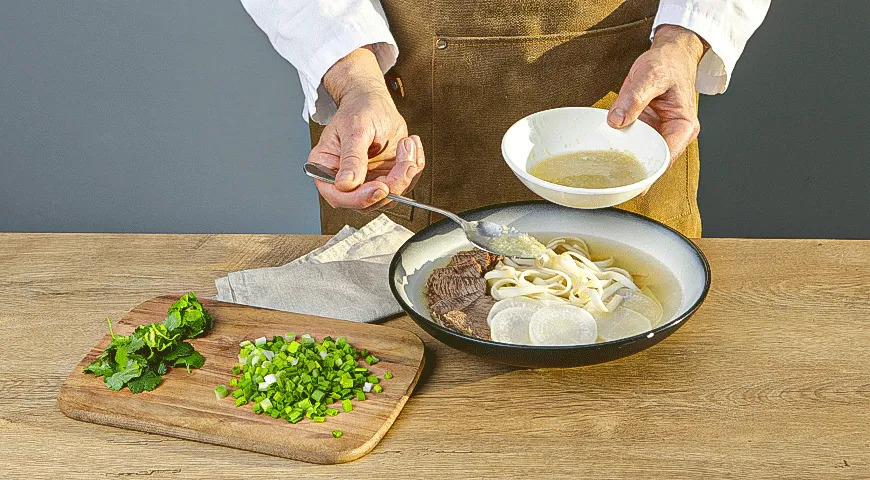 Лапша ланчжоу в говяжьем бульоне