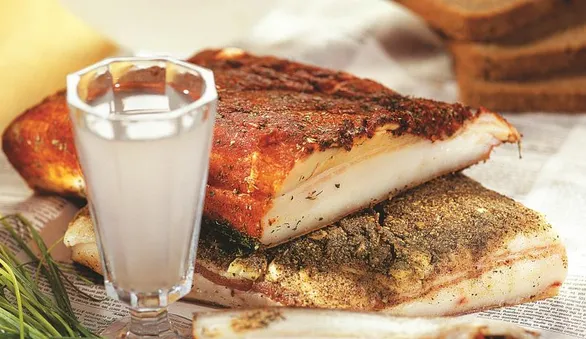 Домашнее сало с паприкой