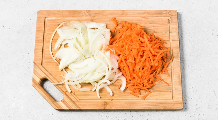 Салат со свиным сердцем, морковью и луком