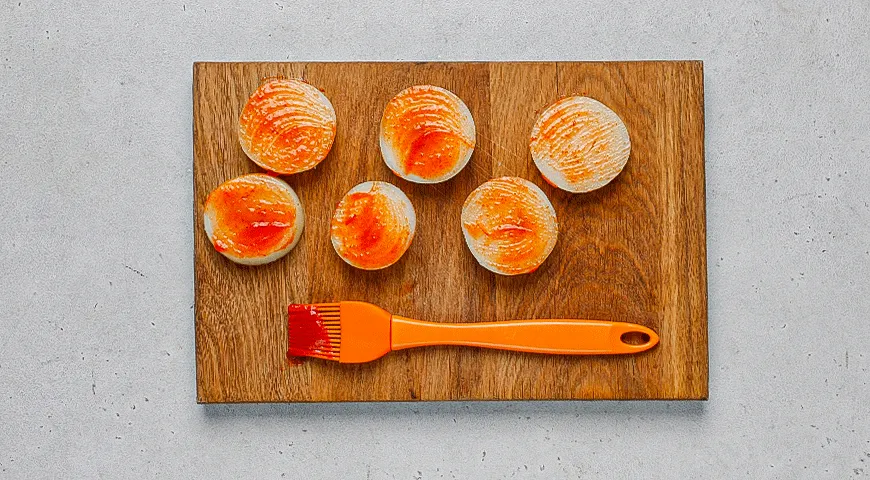 Острые луковые кольца в беконе