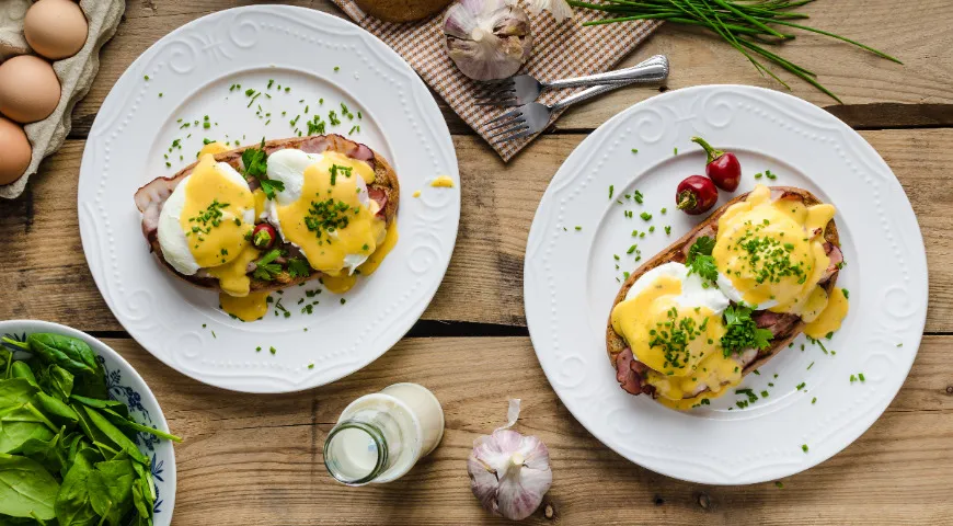 Заморозьте яйца пашот на ночь и утром приготовьте себе отличный завтрак за пять минут.