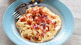 Спагетти карбонара со сливками и беконом