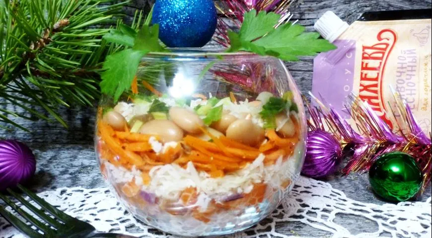 Готовим салат с копченой курицей и фасолью