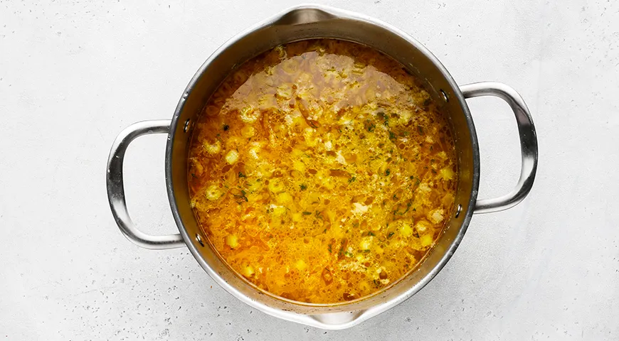 Домашний суп с чесночными галушками