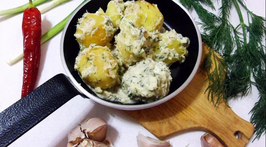 Молодая картошка в сметане