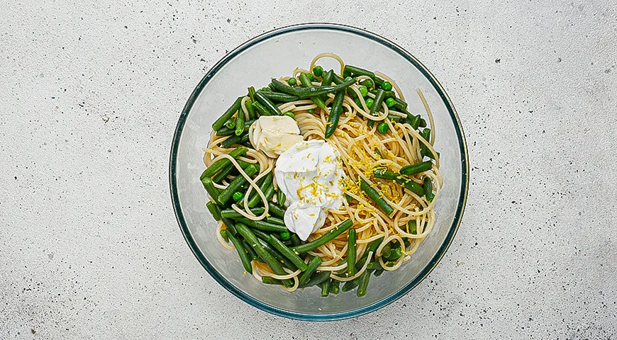 Весенняя паста с копченым лососем