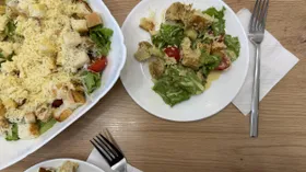 Цезарь с курицей