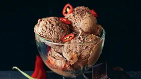 Шоколадное мороженое с острым перцем