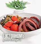 Зеленая фасоль с томатами и охотничьими колбасками