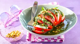 Рецепты с кедровыми орехами и сыром Моцарелла