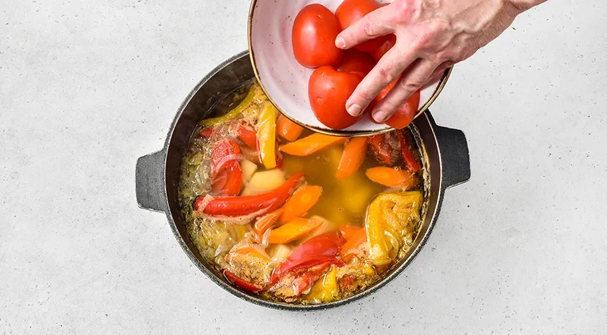 Шурпа в казане на костре