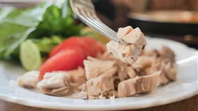 Ученые сказали, сколько курицы можно съесть за неделю — переизбыток может вызвать проблемы с ЖКТ