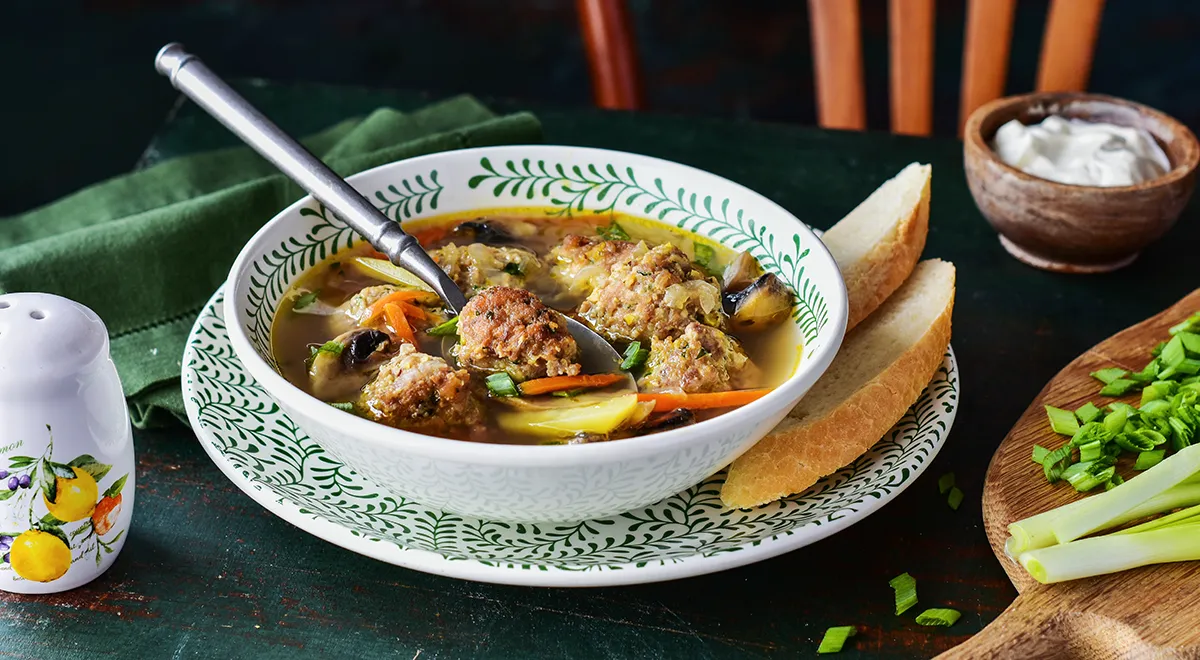 Грибной суп со свиными фрикадельками