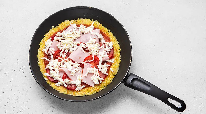 Пицца на картофельном тесте на сковороде