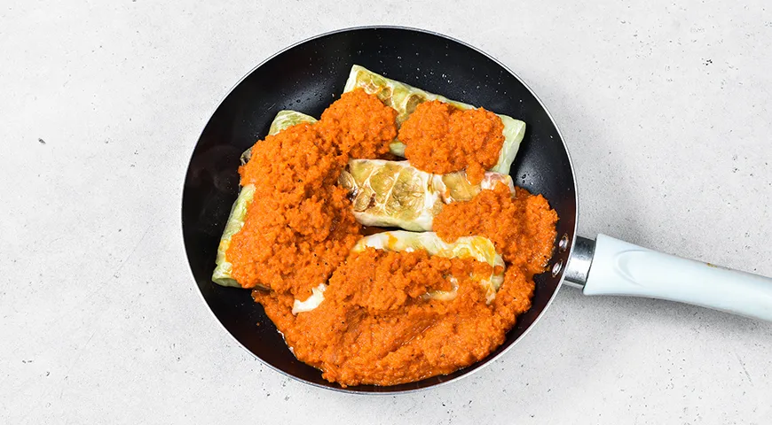 Голубцы овощные в морковном соусе