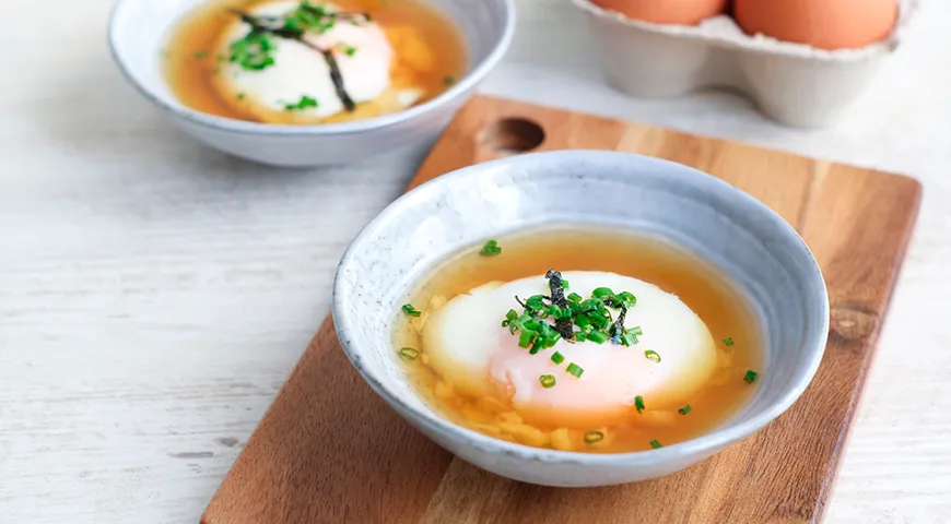 Японцы яйца всмятку подают в бульоне даси или поверх риса