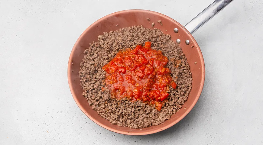 Каннеллони с фаршем под соусом бешамель