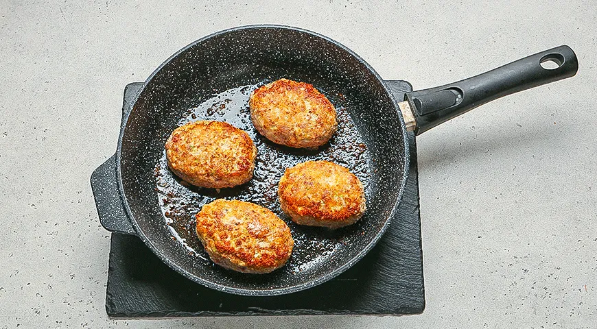 Как приготовить сочные котлеты из курицы и индейки: 8 советов шеф-повара для идеального результата
