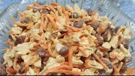 Салат с курицей, корейской морковью и фасолью