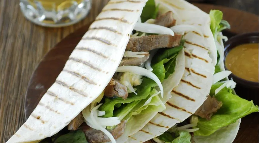 Кесадилья со свининой