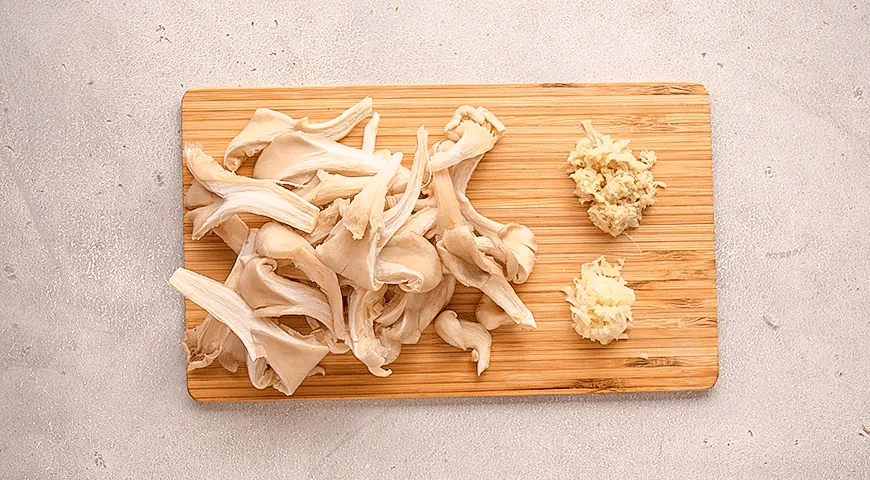 Карри-суп с рисовой вермишелью и креветками