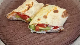 Шаурма с овощами и креветками