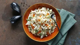 Кальмаровый салат с яйцом