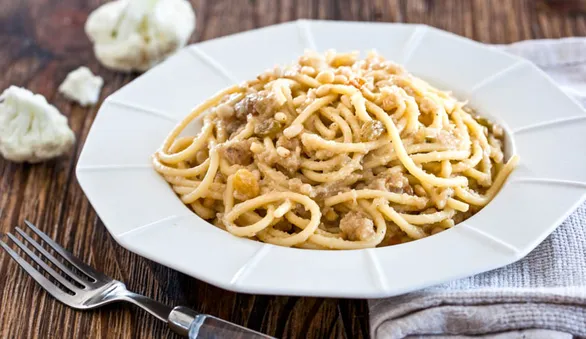 Паста с цветной капустой на сковороде