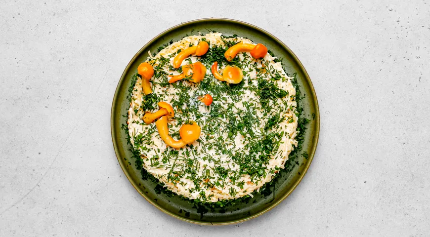 Салат «Грибное лукошко» с опятами и курицей