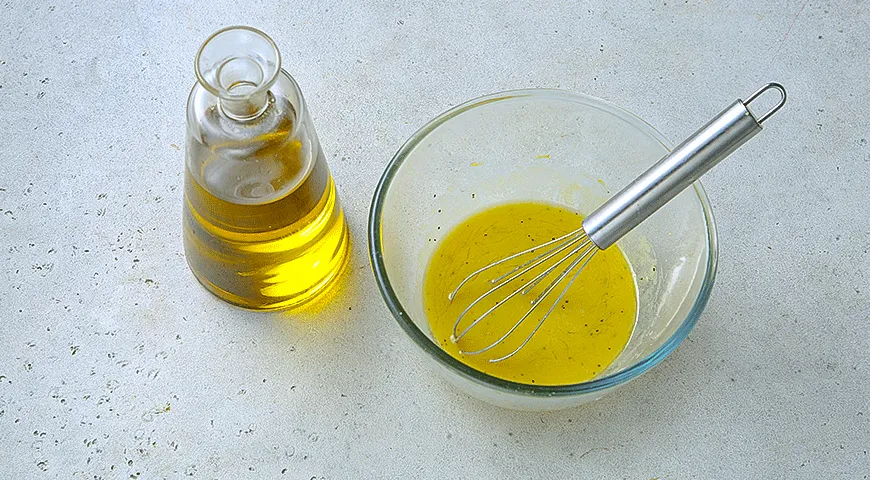 Теплый салат из чечевицы с тунцом