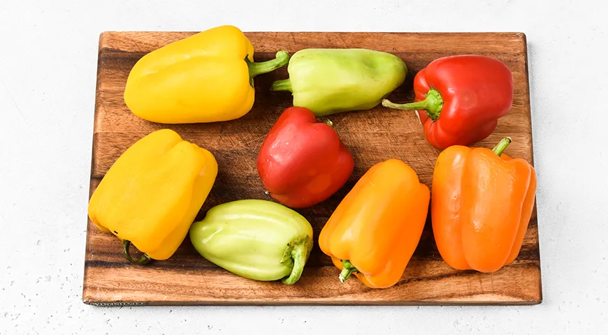 Запеченные перцы, маринованные с чесноком