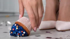 В Роскачестве ответили, работает ли «правило 5 секунд» для упавшей еды