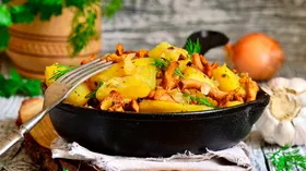 Не бросают сразу на сковородку: шеф-повара жарят картошку с корочкой так