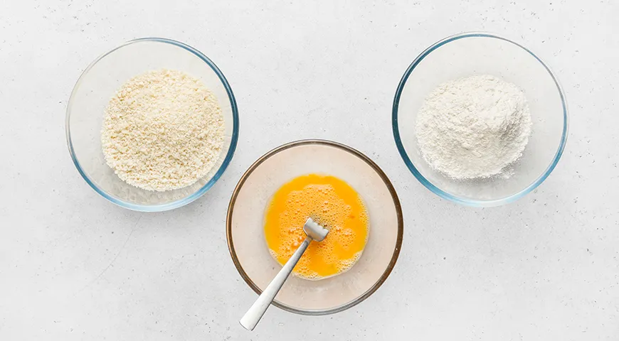 Чебуреки из капусты с куриным фаршем