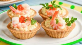 Салат с креветками и сыром